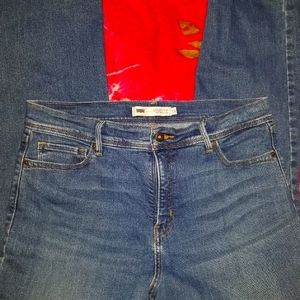 Levis Perfectly slimming skinny legged